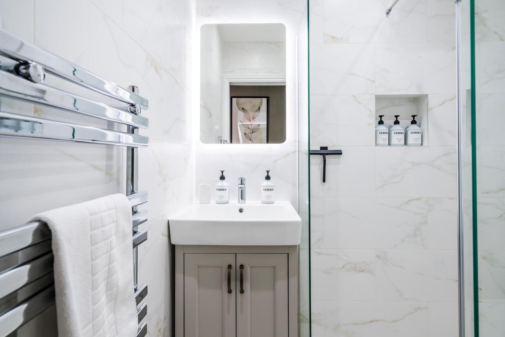 Cozy 2 Bedroom Apartment In Sutton Sutton  Ngoại thất bức ảnh