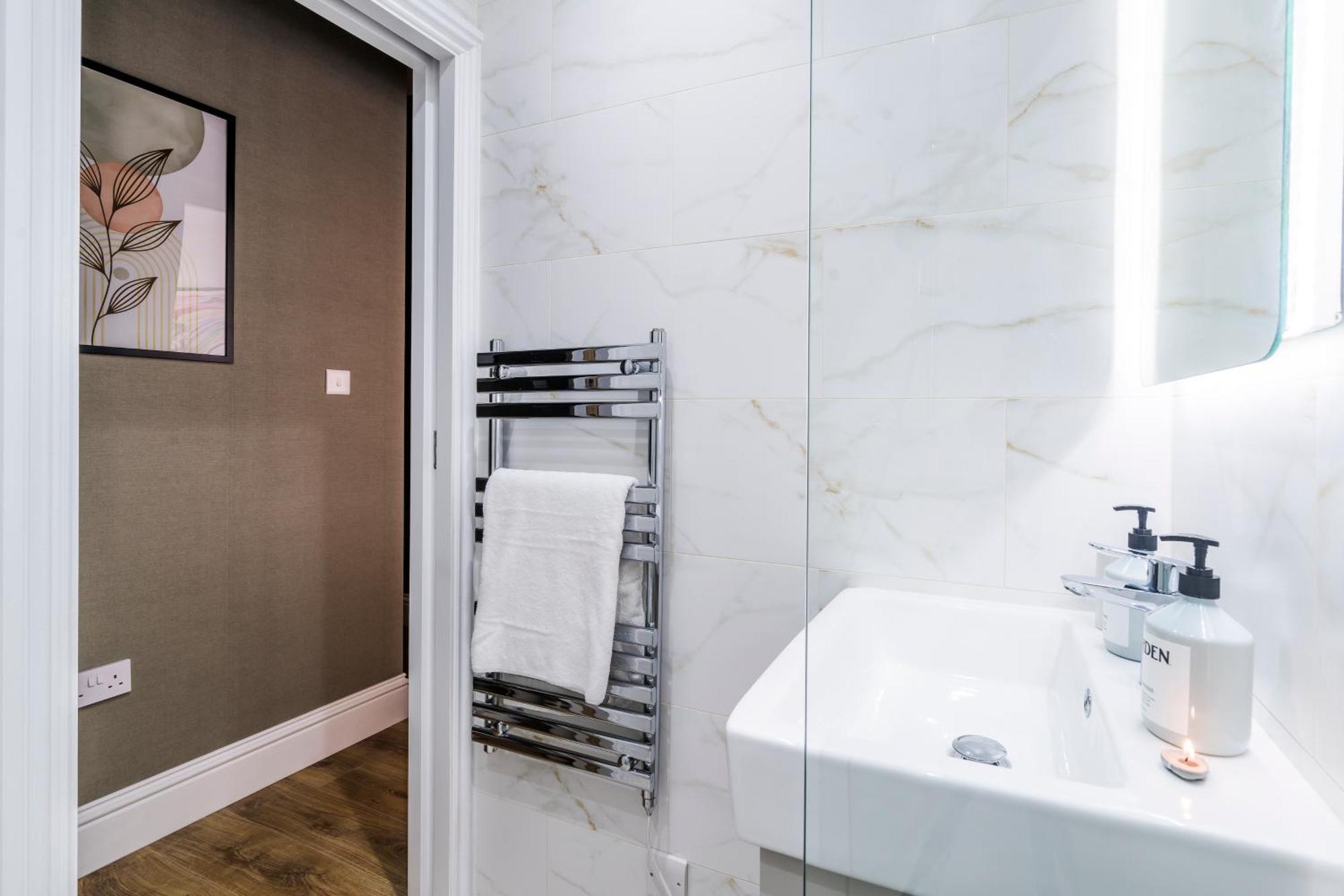 Cozy 2 Bedroom Apartment In Sutton Sutton  Ngoại thất bức ảnh